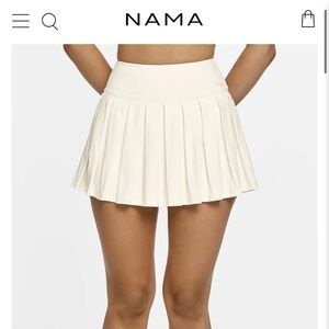 Body butter pleated skirt